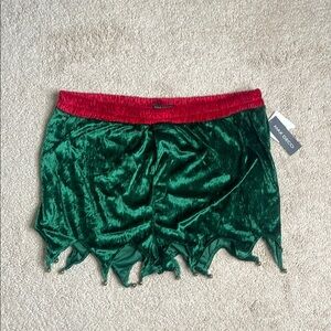 NWT max deco Festive Green Velvet Shorts with Red Trim
